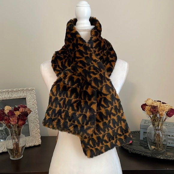 MICHAEL Michael Kors Accessories - Michael Kors Faux Fur Logo Scarf size OS